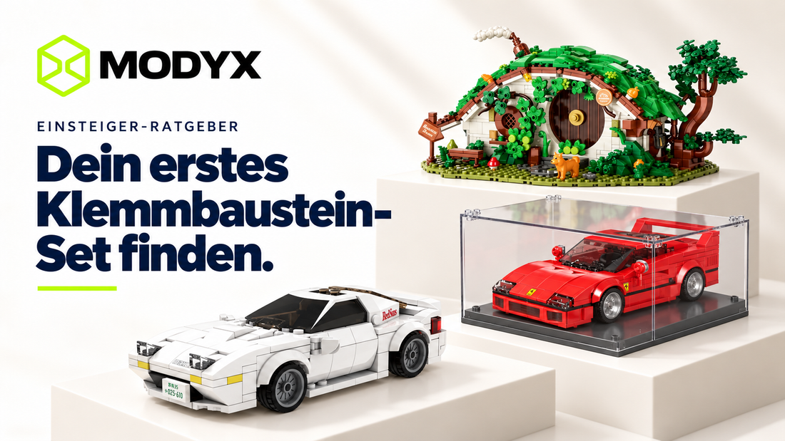MODYX Einsteiger-Ratgeber mit CaDA Mazda RX-7, Mould King F40 in Vitrine und DK Dwarf Cabin auf hellen Podesten