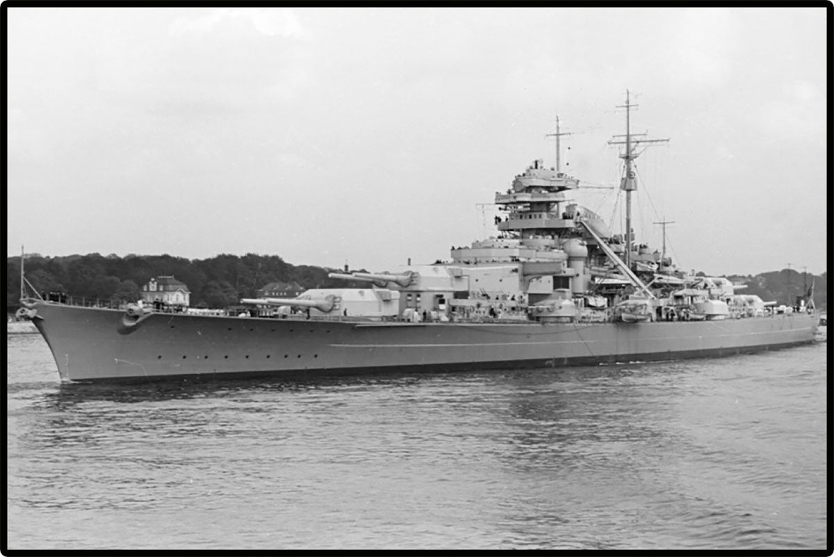 COBI Battleship Bismarck 1:300 (4860) – Großes Schlachtschiff Klemmbaustein Modell mit 3204 Teilen
