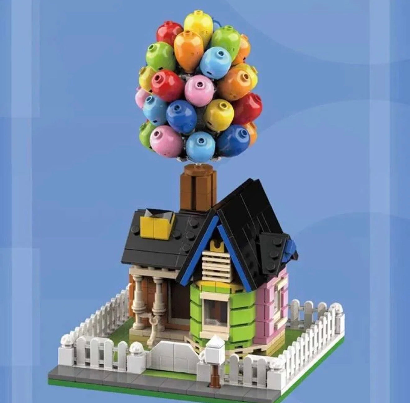 DK-7025 Fliegendes Haus – Detailreiches Klemmbaustein-Display mit Ballons (686 Teile)