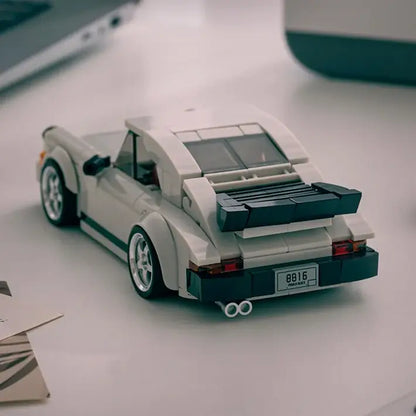 Happy Build PB8816 Porsche 930 Turbo – 343 Teile Klemmbaustein Modellauto mit Vitrine