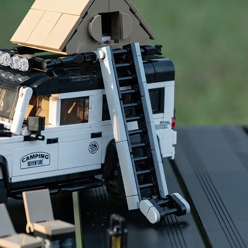 Happy Build PB8825 Land Rover Defender Off-Road Camper – Klemmbaustein Modellauto mit Vitrine