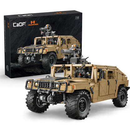 CaDA Humvee C61036W als aufgebautes Klemmbaustein-Geländefahrzeug im Maßstab 1:8
