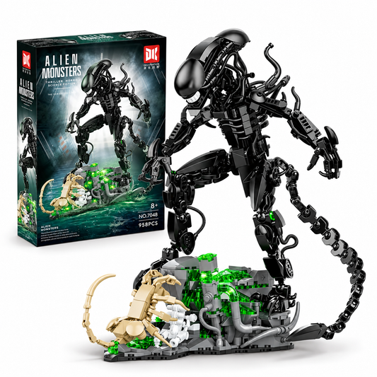 DK 7048 Alien Monsters: dunkle Klemmbaustein-Kreatur mit langgezogenem Kopf und segmentiertem Schwanz auf einem beleuchteten Sockel
