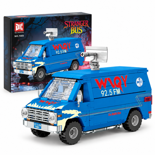 DK 7085 Stranger Bus: blauer Klemmbaustein-Radio-Van mit Dachantenne vor dem Produktkarton auf weißem Hintergrund